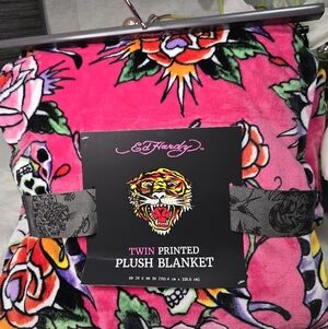 Ed hardy twin printed plush blanket 60in x 90in new